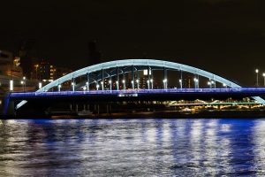 夜の隅田川