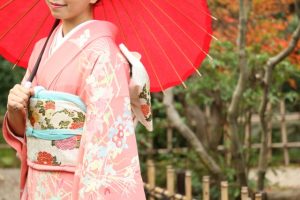 和傘と着物の女性